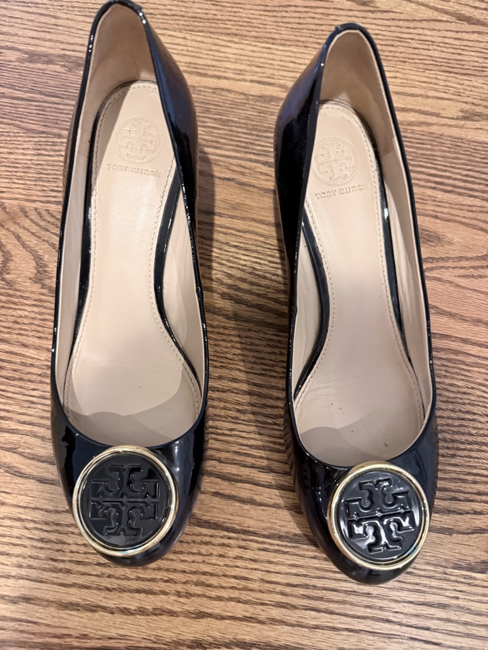 Tory Burch Black Patent Logo Round-Toe wedges